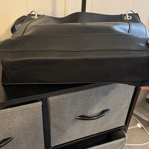 Steve Madden Elegant Faux Leather Tote with Charm EUC - Picture 3 of 4